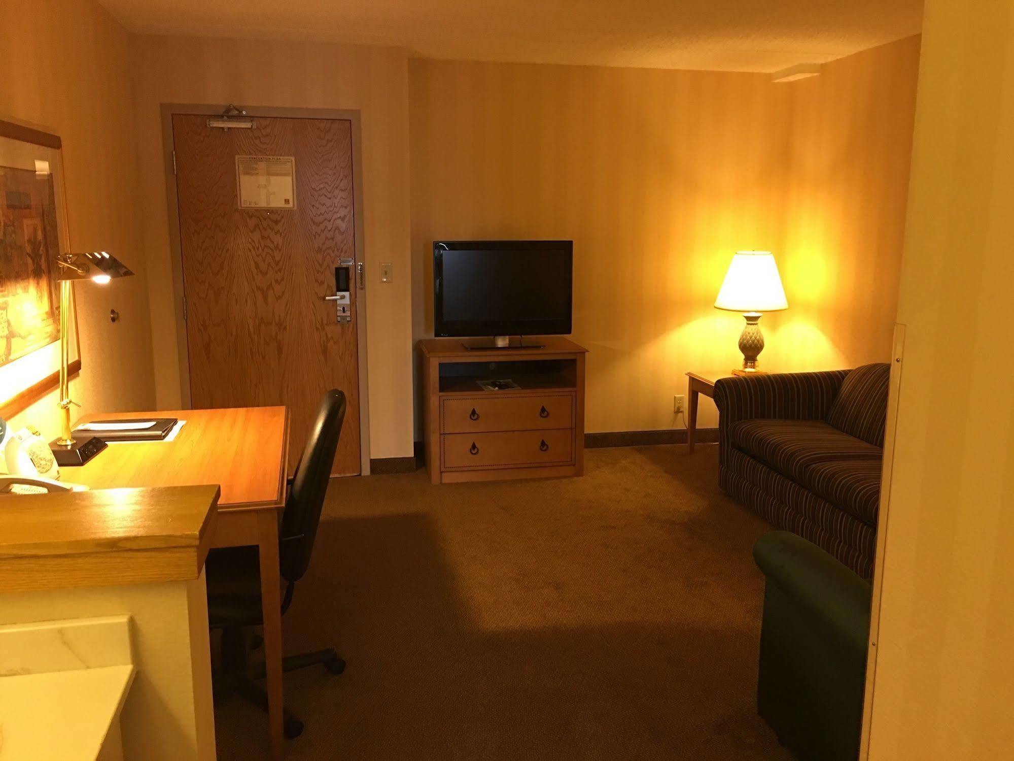 Four Points By Sheraton Milwaukee Airport Exterior foto