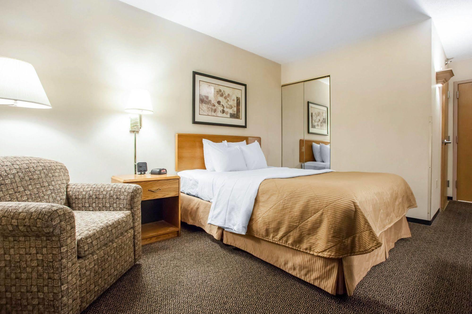 Four Points By Sheraton Milwaukee Airport Exterior foto